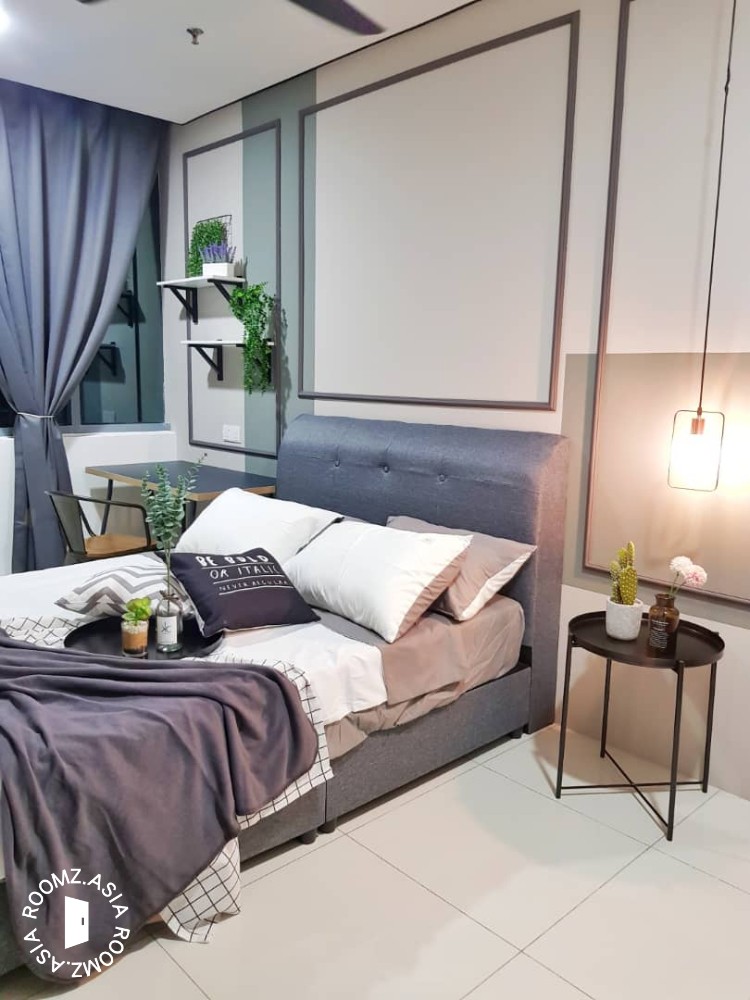 Male Luxury Middle room for rent at KLCC