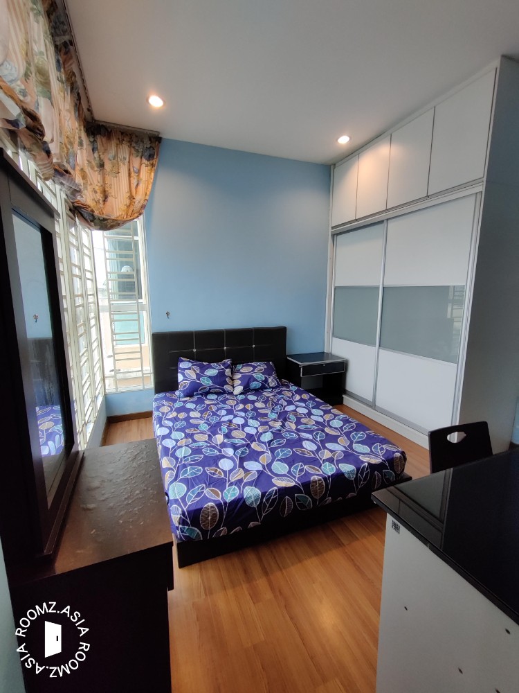 INCREDIBLE MCO DEALS MASTER ROOM for rent at Impian Meridian with private 🛁bathroom