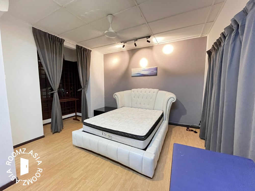 Master room with Attached Private Bathroom at Bandar Utama Damansara/ Sepah Puteri, Kota Damansara
