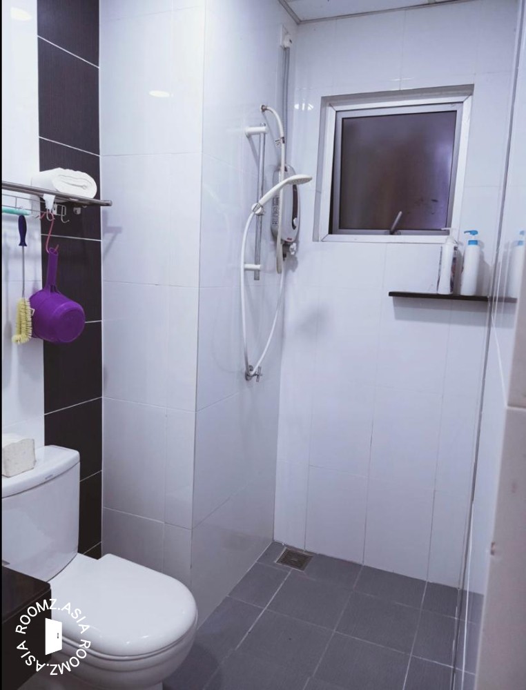Single room for rent at with private 🛁bathroom