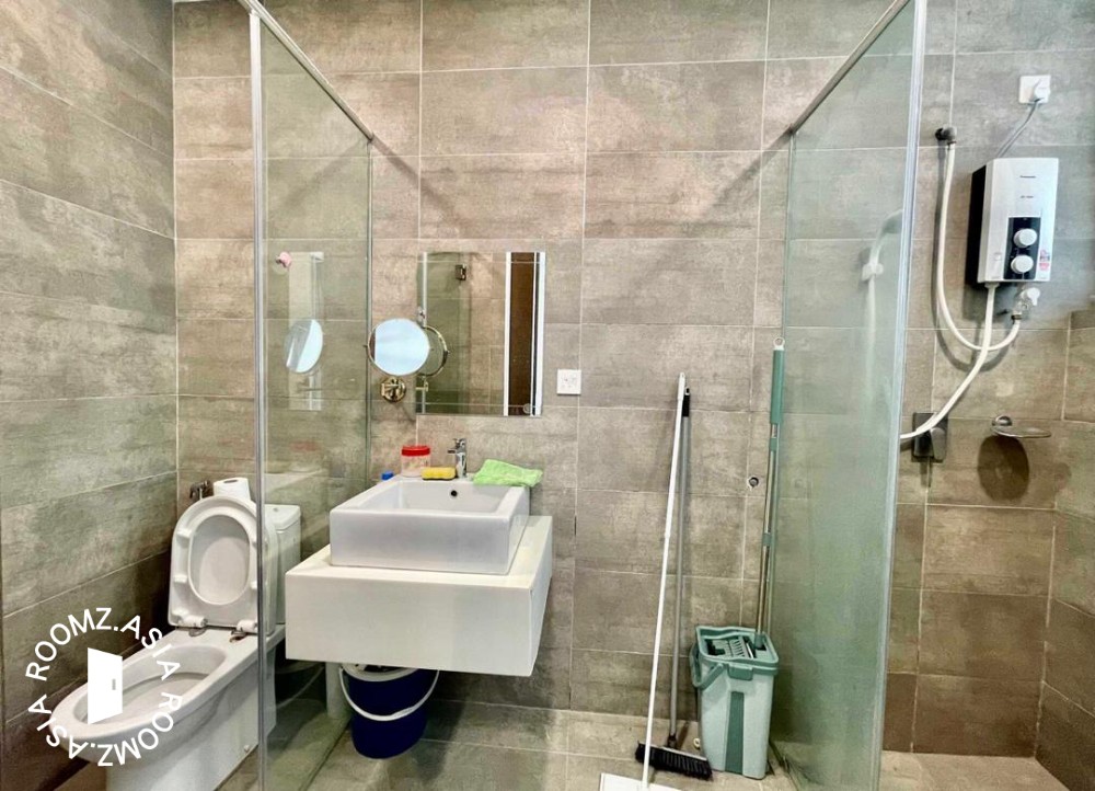 Single room for rent at with private 🛁bathroom