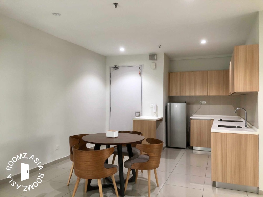 Single room for rent at with private 🛁bathroom