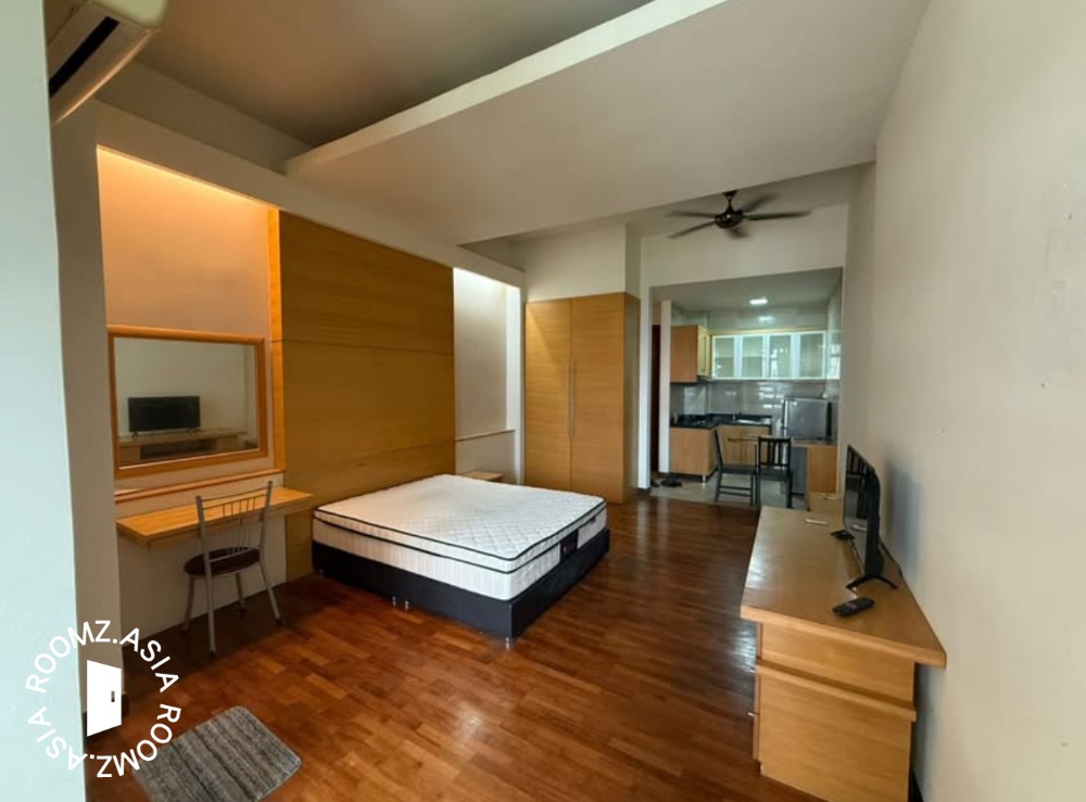 Master room for rent at with private 🛁bathroom