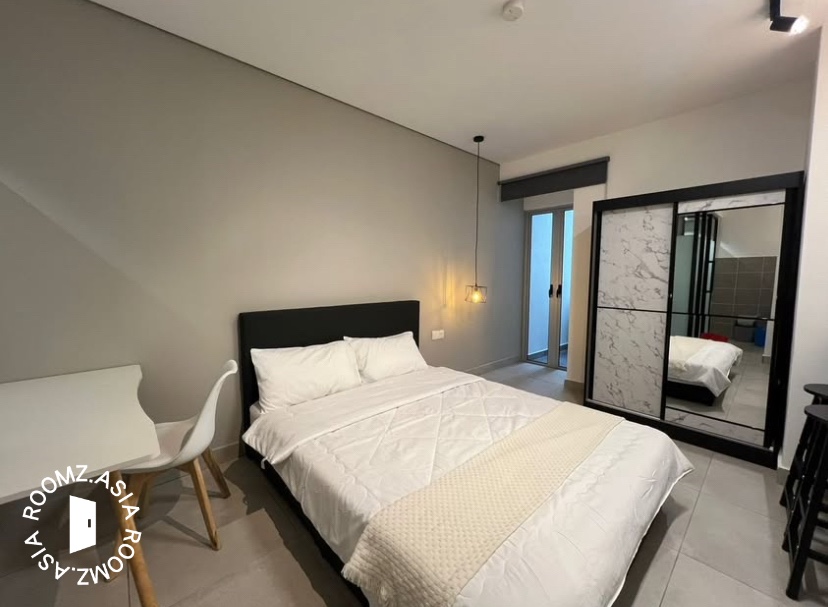 Studio room for rent at with private 🛁bathroom