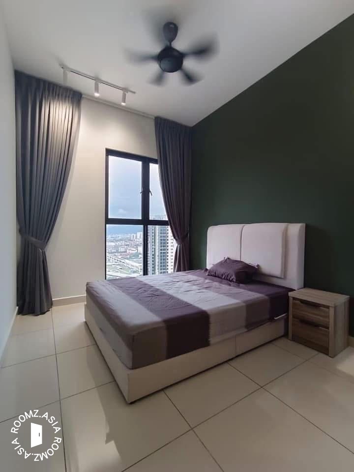 Studio room for rent at Jalan Indah 10/1 with private 🛁bathroom