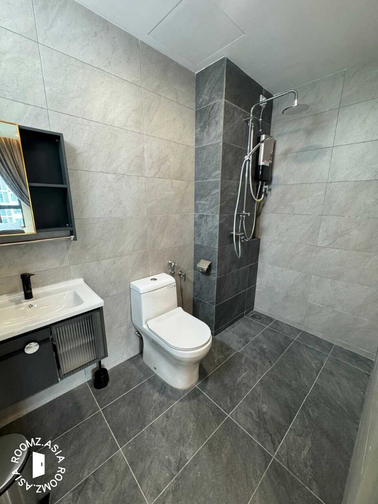 Single room for rent at with private 🛁bathroom