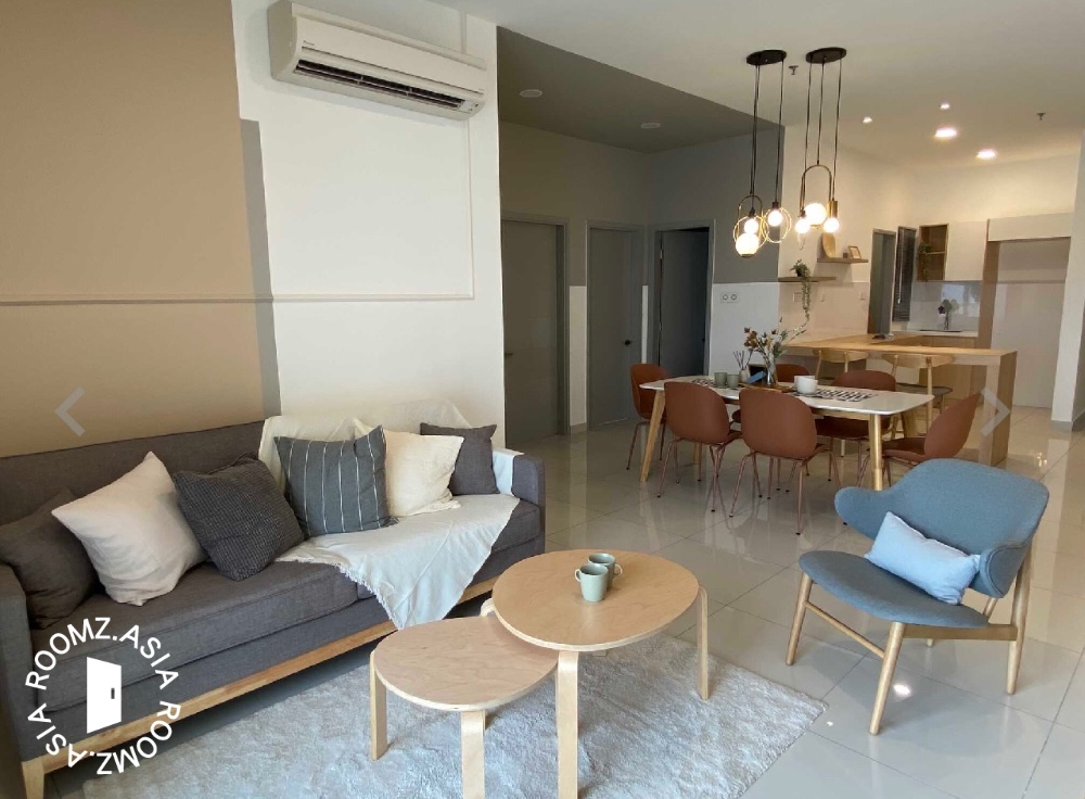 Private rooms attached bathroom available Good location A condo common room with a private bathroom for the tenant's own use. +60 11 1032 9710 Looking for a happy, great tenant to make this cute and place home! Interested tenants should Message th