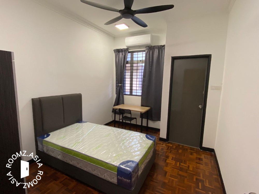 Middle rooms for rent at with private 🛁bathroom
