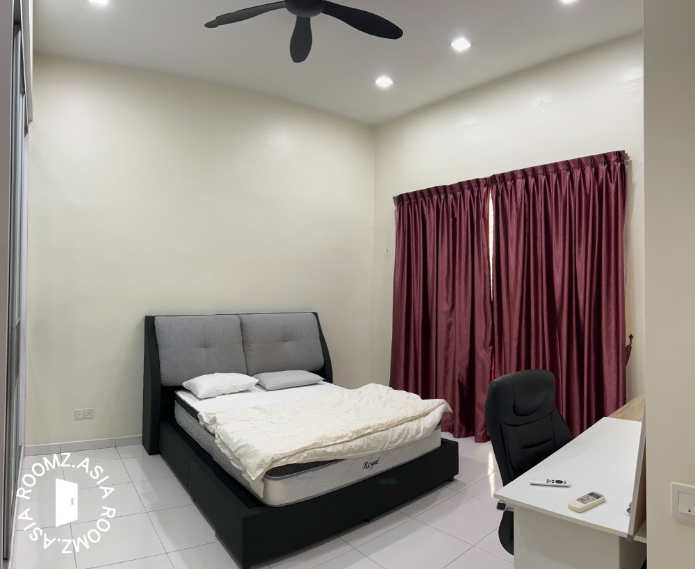 Modern, Spacious & Fully Furnished Master Bedroom at Bukit Indah, Iskandar Puteri | Utilities Included | No Partition Room | Chinese Only Unit