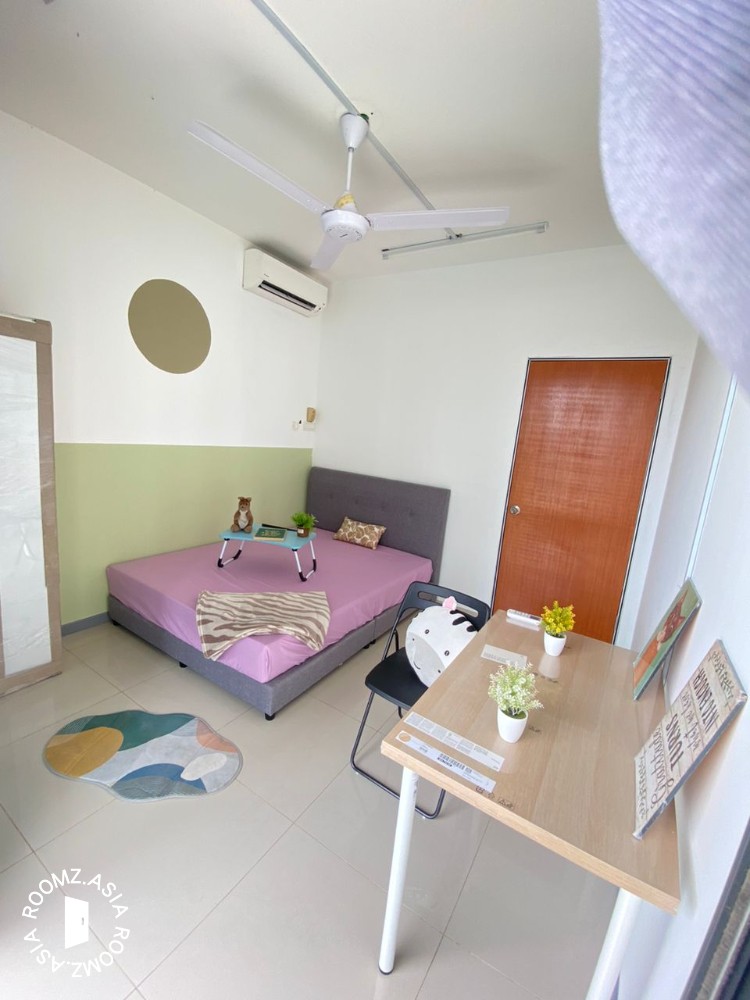 Master room for rent at with private 🛁bathroom