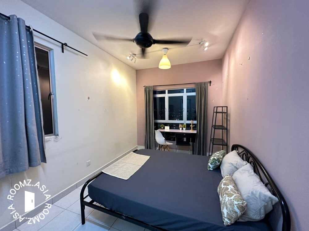 Master room for rent at with private 🛁bathroom