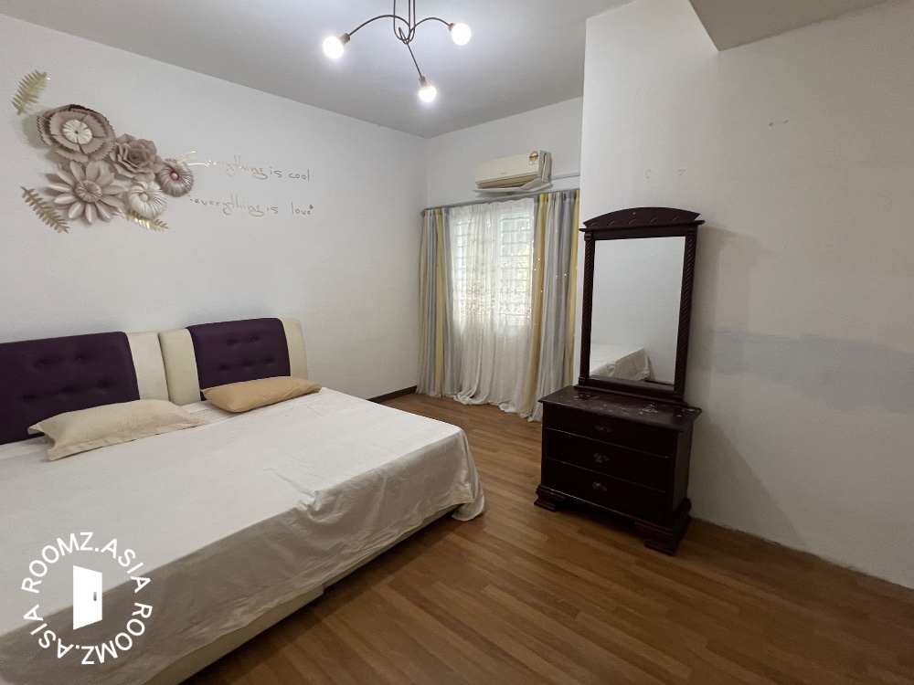 Kajang Master room for rent at with private 🛁bathroom prefer 👩female