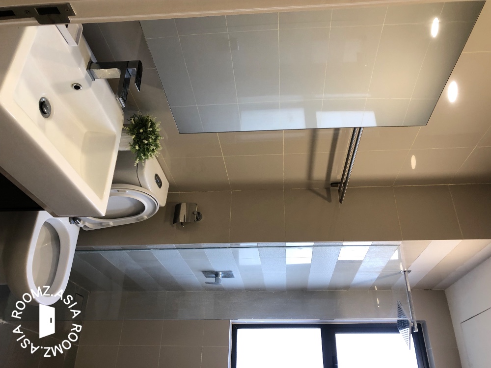 Middle room for rent at South View Service Apartment