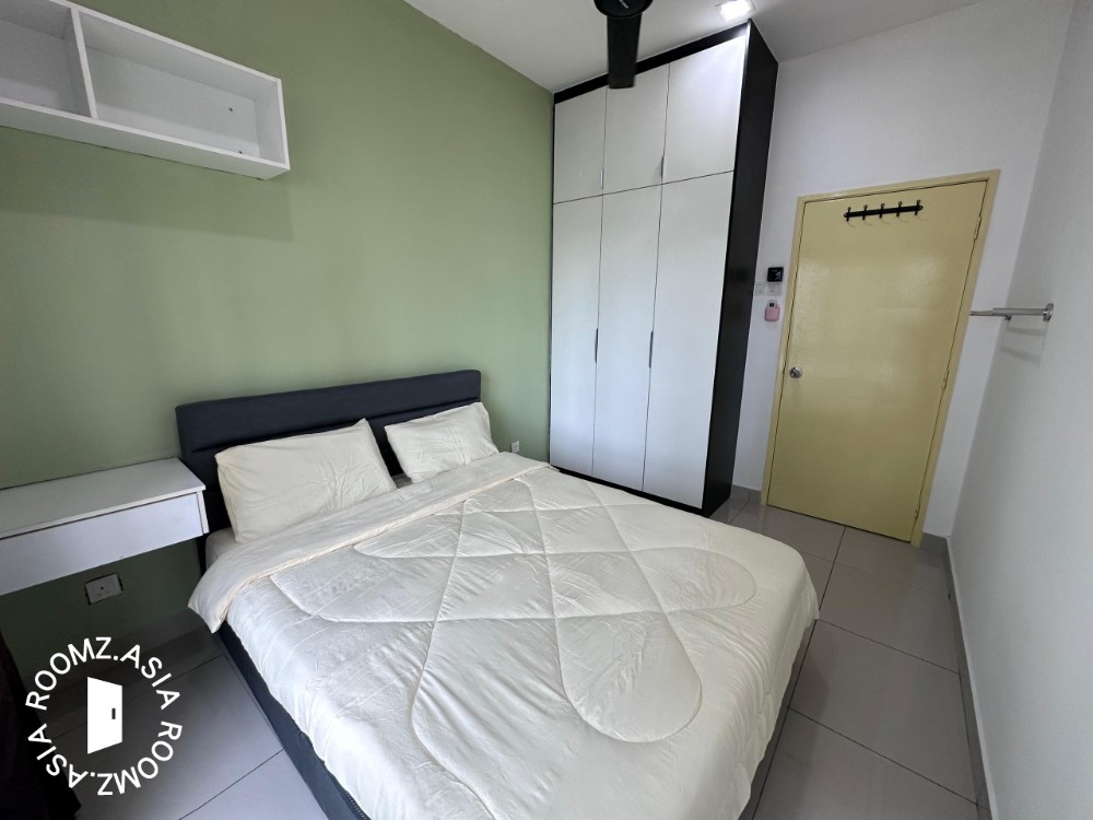 Newly Refurbished MIDDLE room (M2)|OUG Parklane