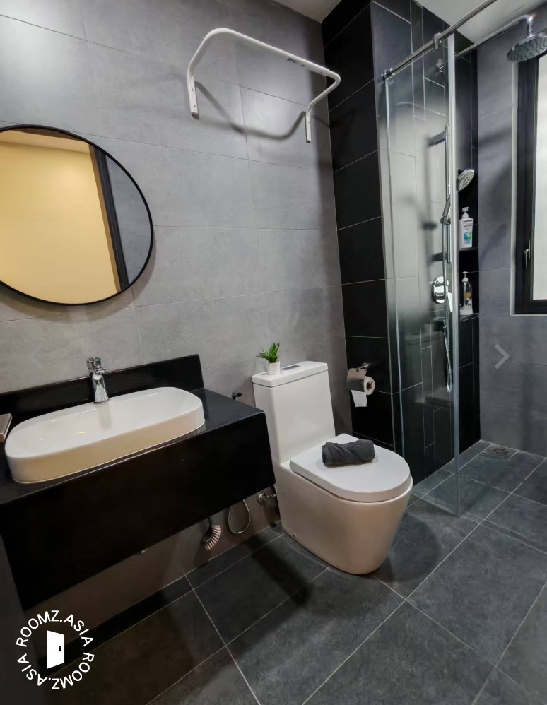 A condo common room with a private bathroom for the tenant's own use. +60 16 408 0645 Looking for a happy, great tenant to make this cute and place home! Interested tenants should Message the landlord on WhatsApp : +60 16 408 0645 direct owner