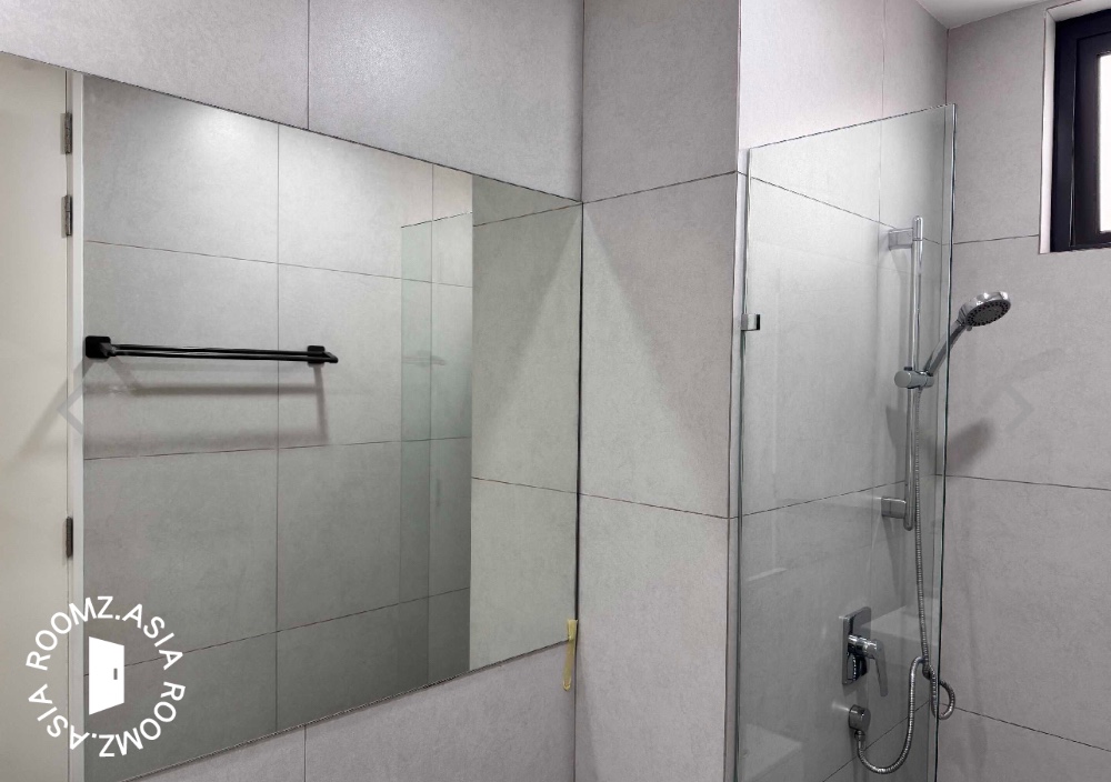 Private rooms attached bathroom available Good location A condo common room with a private bathroom for the tenant's own use. +60 11 1032 9710 Looking for a happy, great tenant to make this cute and place home! Interested tenants should Message th