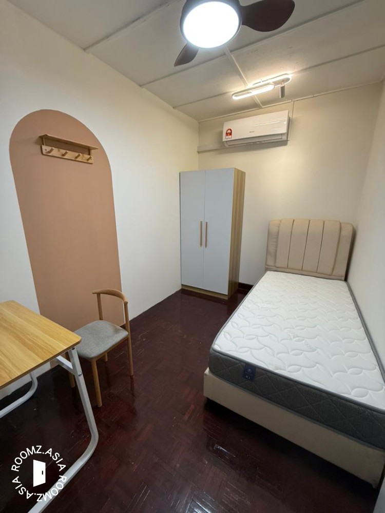 Room For Rent @ Kuchai Lama near OKR and Sungai Besi 10 min Drive to Mid Valley