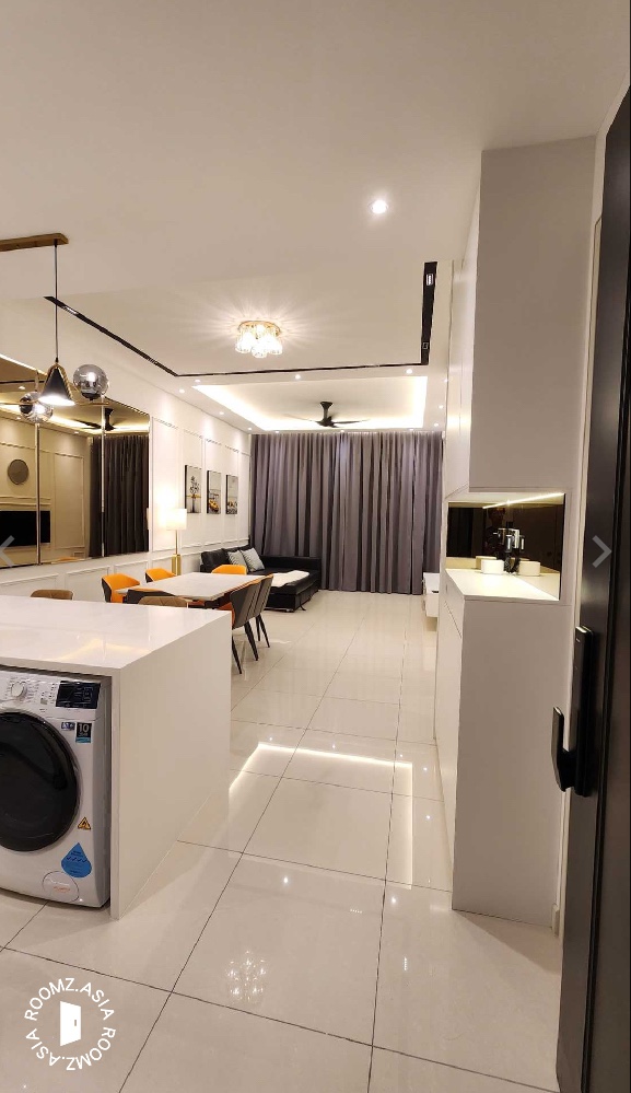 Private rooms attached bathroom available Good location A condo common room with a private bathroom for the tenant's own use. +60 10 438 2116 Looking for a happy, great tenant to make this cute and place home! Interested tenants should Message t