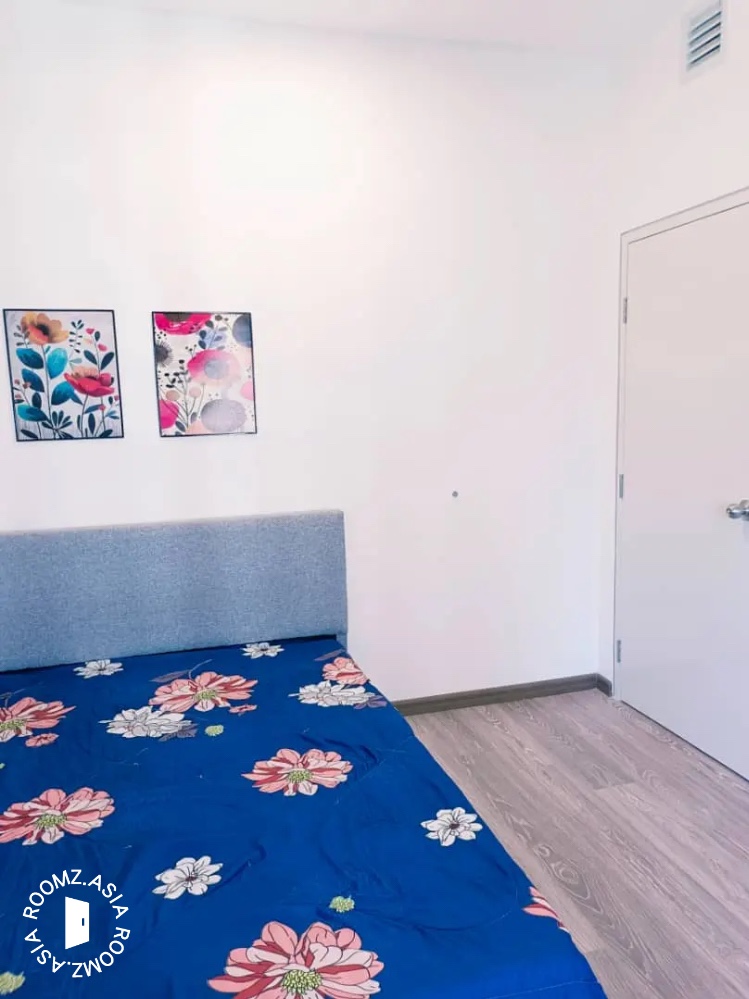 Studio room for rent at with private 🛁bathroom