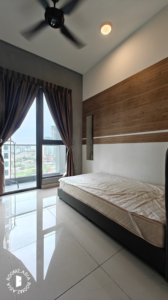 Single Balcony Room at Citizen Old Klang Road (Female Only Unit) *Car Park Available