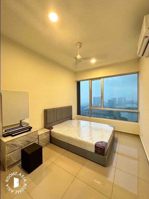 Studio room for rent at TTDI with private 🛁bathroom