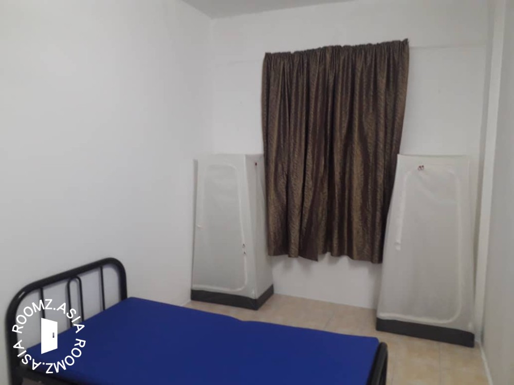 Middle room for rent at prefer 👩female