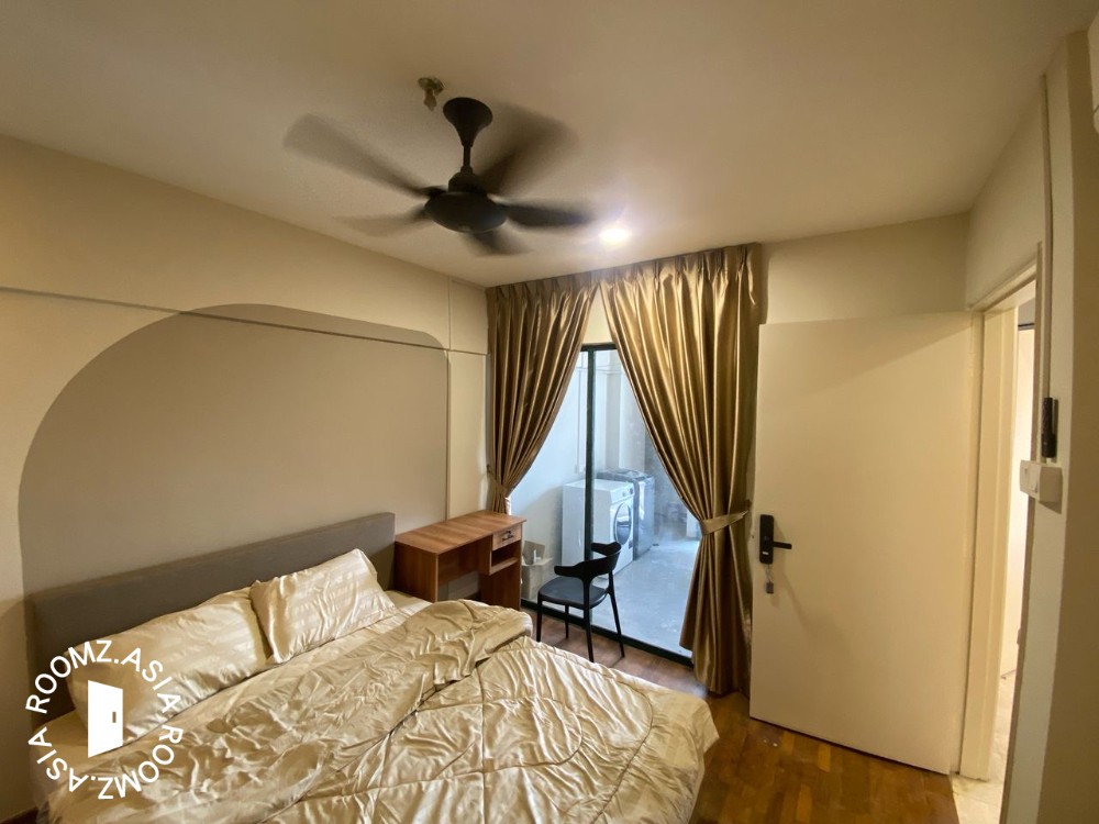 🏡 Near IMU/APU Spacious Middle Room w/ Shared Bathroom Air-cond @ Endah Regal Condo, KL – RM850 All-In!